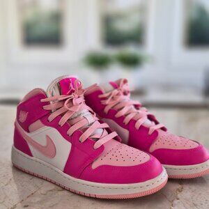 Air Jordan I Mid Shoes in Fierce Pink